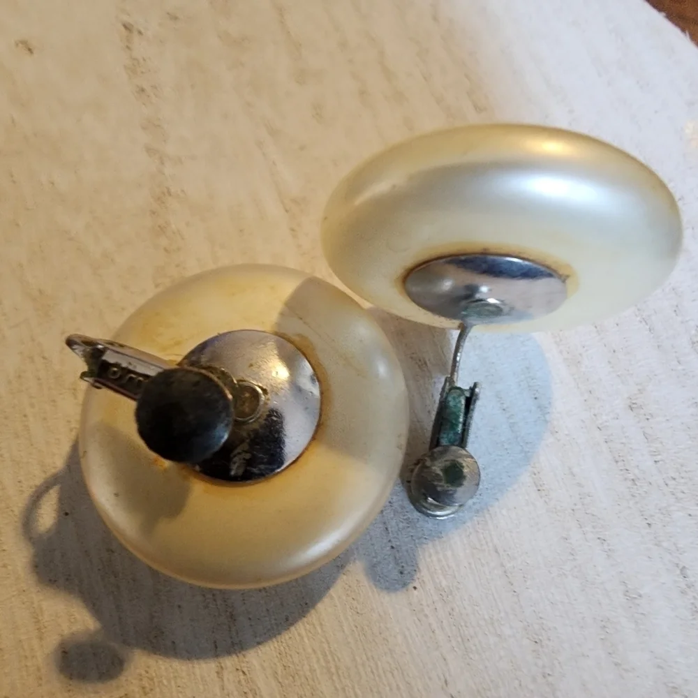 Vintage Marvella Faux Pearl Screw Back Earrings